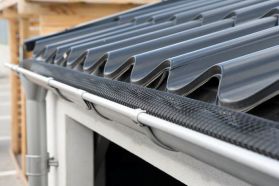 RiaNet takrennenett inkl. 12 takrenneklips, 160&nbsp;x&nbsp;6000&nbsp;mm