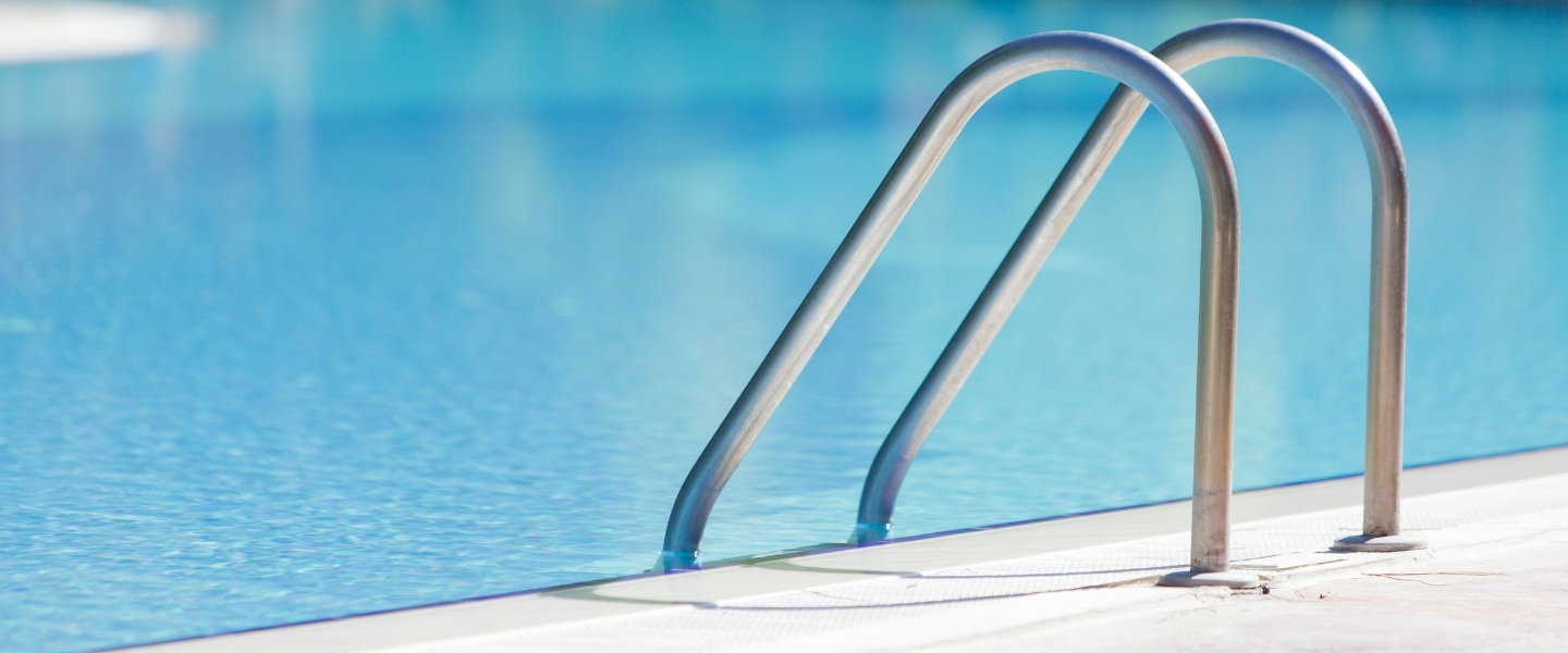 Til private og offentlige bassiner